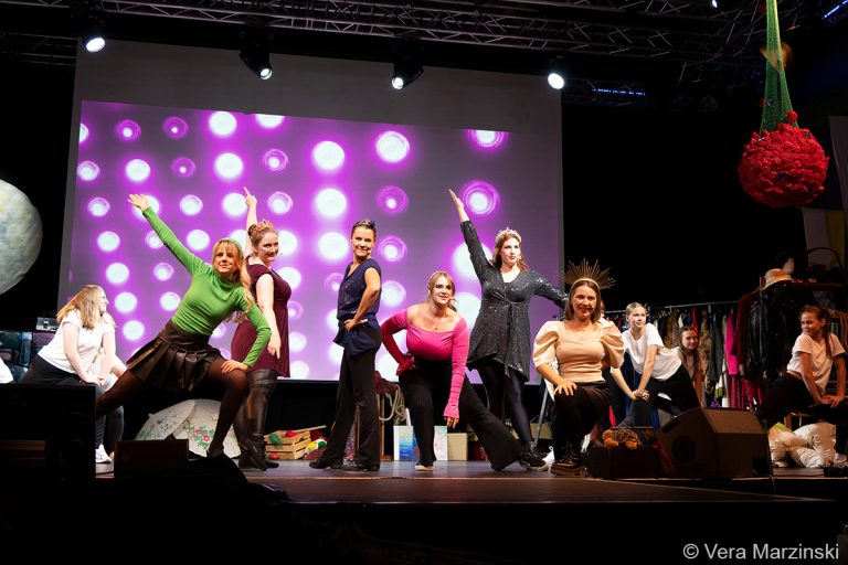 Szenenfoto aus dem Musical What a Night (2023)